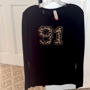 A sweatshirt for sale 10$